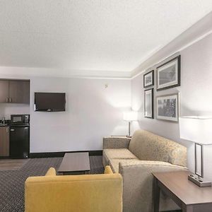 One-Bedroom King Suite